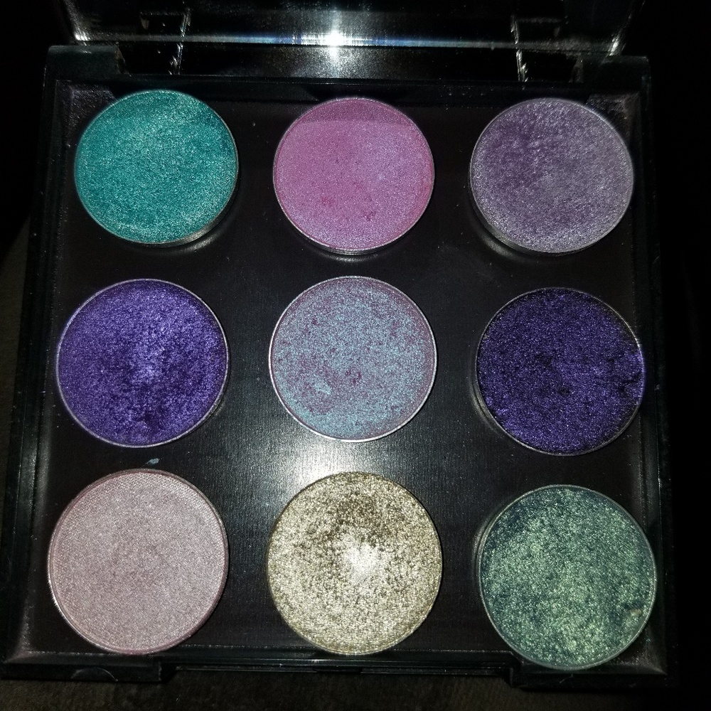 ⚠️SOLD⚠️ 9 ABH & MUG Single Eyeshadows Bundle